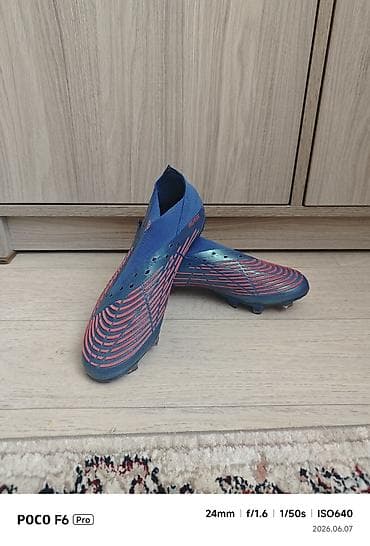 облегченные: Футбольные бутсы adidas Predator (без шнурков, laceless) одевал 2 — 3