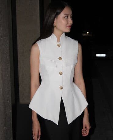 весенняя куртка размер м: Белый женский жилет ABMARIS, размер M. - Приталенный силуэт с — 4