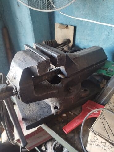 домкрат ремонт: Тяжёлые слесарные тиски для верстака. - Массивный чугунный корпус — 1