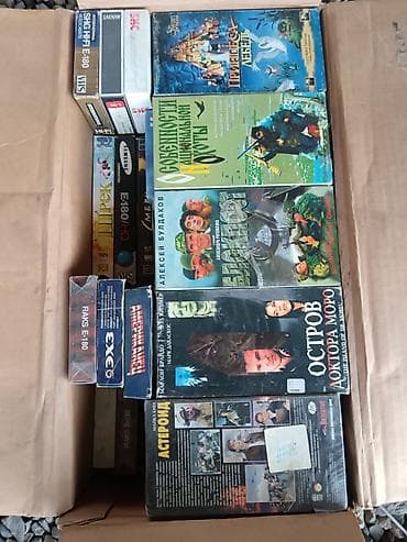 один штук: Коллекция видеокассет VHS в коробке. Состав по обложкам и надписям на — 9