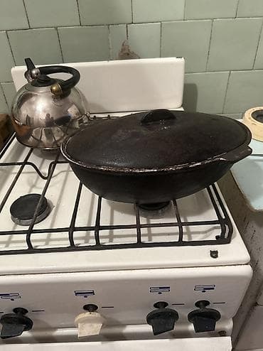 Кургаткычтар: Кара-Балта 2,5 л,Чугун советский с клеймом завода.Состояние — 3