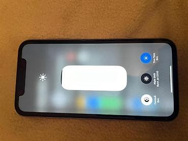 Мобильные телефоны: IPhone 11 — 2