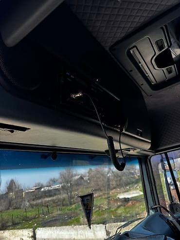 свето диоды: Тягач, DAF, 2005 г., Тентованный — 4