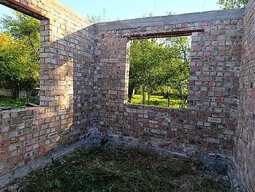 Недвижимость: Продаётся недостроенное кирпичное строение на участке с зелёными — 3