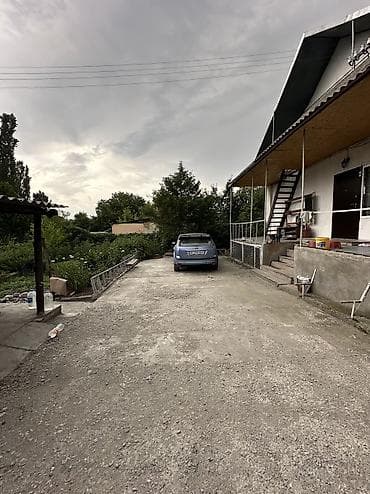 Үйлөр: ✨ Продаётся дом в с. Сокулук ✨ 🏡 Характеристики: • Участок - 7 соток — 4