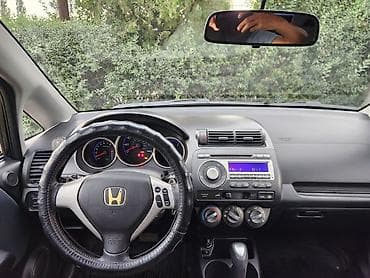 Honda Fit: 2007 г., 1.5 л, Автомат, Бензин, Лифтбек — 5