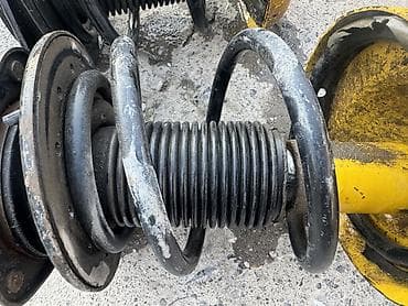 Автохимия: Передний амортизатор Subaru Б/у, Оригинал — 3