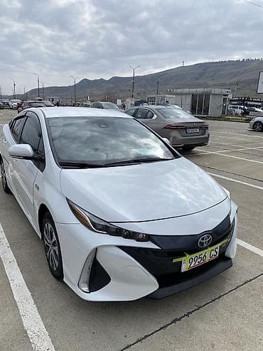 Toyota: Toyota Prius: 2022 г., 1.8 л, Автомат, Гибрид, Седан — 1