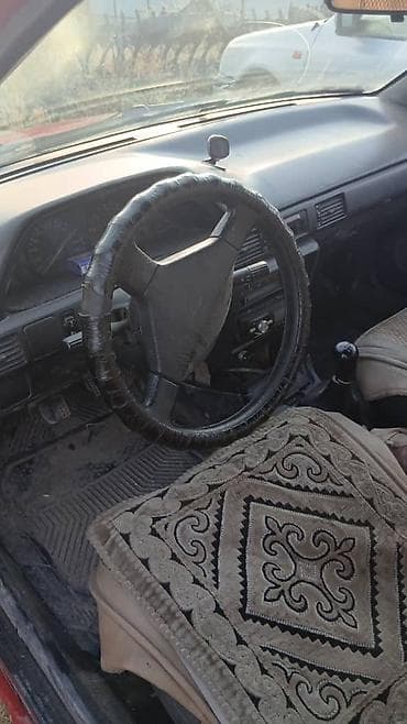 lexus es 2003: Mazda 323: 1993 г., 1.6 л, Механика, Бензин, Седан — 5