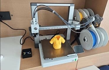 продаю принтер цветной: Bambu Lab A1 Combo — настольный FDM 3D‑принтер с модулем — 3