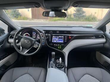 corolla runx: Сдам в аренду. Тойота камри 70. Гибрид. 2018. По суточно.Возраст выше — 3