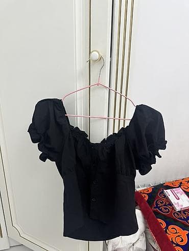 Состояние хорошее можно одевать размер S/M Женская блуза черного