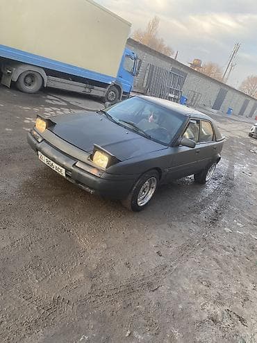 спартивный авто: Mazda 323: 1990 г., 1.6 л, Механика, Бензин, Седан — 4