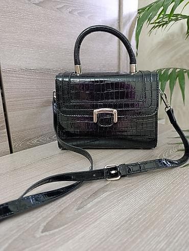 Женская сумка-кроссбоди/топ-хэндл.Новая. - Цвет: черный (глянцевый) -