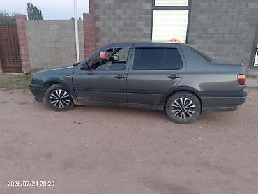 Продажа авто: Volkswagen Jetta: 1993 г., 1.8 л, Механика, Бензин, Седан — 4