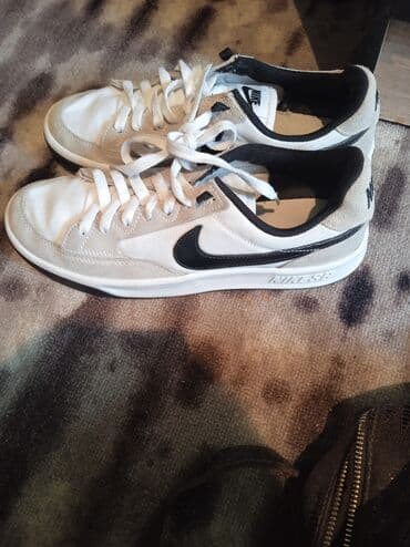 свадебные платья в бишкеке цены на прокат: Кроссовки Nike 1) Белые тренировочные кроссовки Nike: - Верх — 29