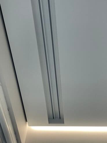 шкаф 3 дверный с зеркалом: Натяжной потолок Матовое, 3D потолки, Глянцевое Бесплатная консультация, Бесплатный замер, Гарантия — 4