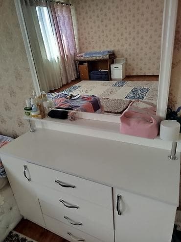 комод каракол: Даараткана үчүн үстөл, Колдонулган, Күзгүсү менен, түсү - Ак, Башка материал — 3