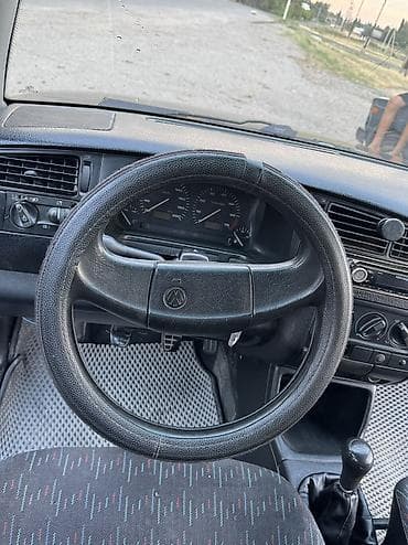 colf 2: Volkswagen Golf: 1993 г., 1.6 л, Механика, Бензин, Хэтчбэк — 2
