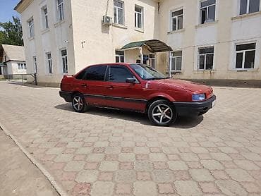 Volkswagen Passat: 1991 г., 1.8 л, Механика, Бензин, Седан