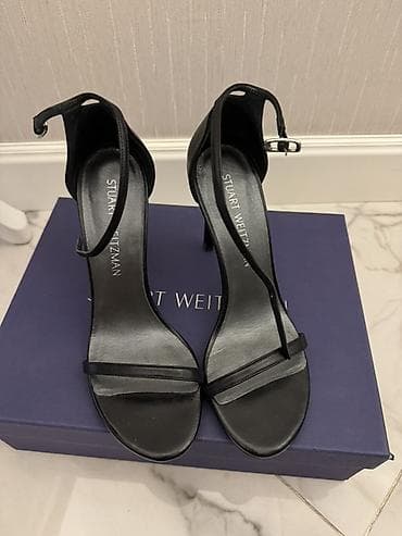 стильные топы: Босоножки Stuart Weitzman. - Модель: минималистичные босоножки на — 2