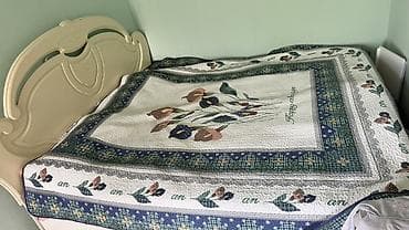 small table: Двуспальная кровать, Б/у, С матрасом, длина - 220 см — 2