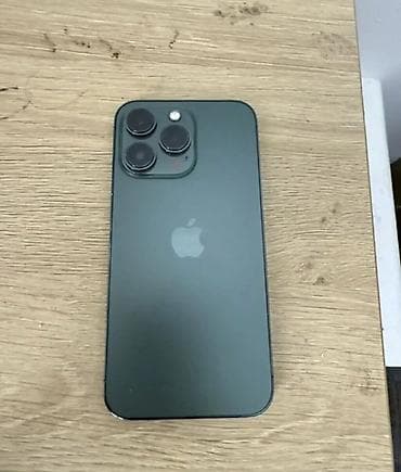 IPhone — модель с тройным модулем камер и вспышкой, цвет зелёный