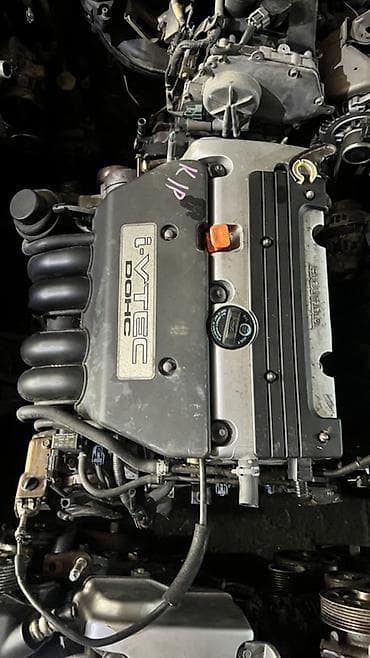 поперечный: Двигатель Honda i-VTEC DOHC (серия K). Атмосферный рядный — 1