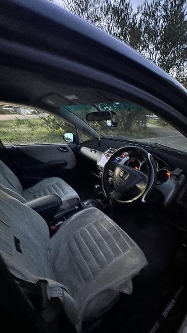 Продажа авто: Honda Fit: 2003 г., 1.3 л, Вариатор, Бензин, Хэтчбэк — 6