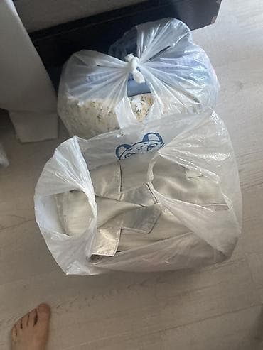 Отдаю вещи даром Состав по фото: - Пакет 1: белые/светлые чехлы или at lalafo.kg Отдаю вещи даром Состав по фото: - Пакет 1: белые/светлые чехлы или