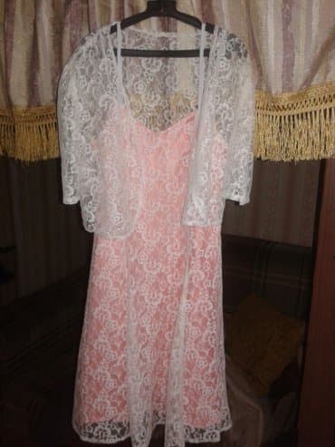 Продаю платье! Размер 44-46. Настоящий атлас и натуральный гипюр. Не