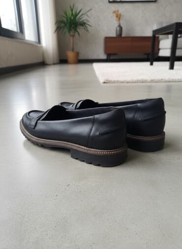 женские слипоны больших размеров: Лоферы, 38, Clarks, Б/у, цвет - Черный, Самовывоз — 1