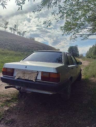 70 сом: Audi 80: 1986 г., 0.4 - engine capacity л, Кол менен иштөөчү, Бензин, Жол тандабас — 4