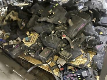 продаю дом: Петли капота Toyota, Б/у, Оригинал — 7