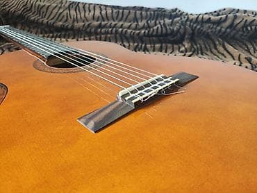 музык: Продаю классическую гитару Yamaha C40. Покупалась 4 года назад в — 6