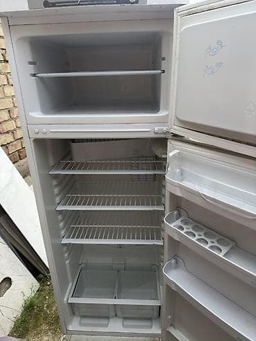 баня токолдош: Холодильник Indesit, Двухкамерный — 3