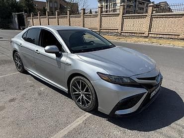 тайота из: Toyota Camry: 2021 г., 2.5 л, Автомат, Гибрид, Седан — 2