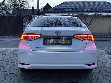 tesla 3: Toyota Corolla: 2023 г., 1.8 л, Вариатор, Бензин, Седан — 5