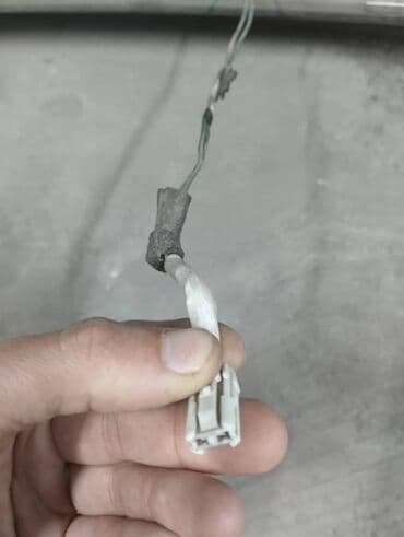 запчасти превия: Задний спойлер Toyota 2003 г., Б/у, Оригинал — 5