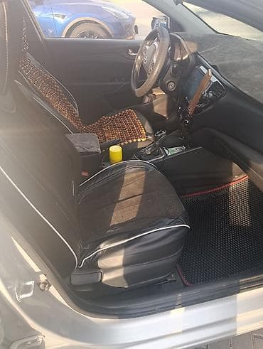 накладки соната: Салон Hyundai с автоматической коробкой передач. На фото представлен — 4