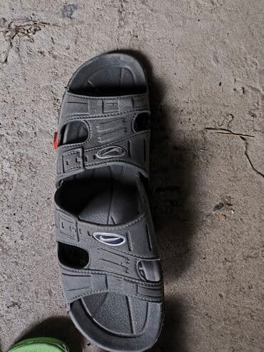 Киреге берилүүчү кийимдер: Мужские и женские шлёпанцы/сланцы разных моделей. Особенности: - — 5