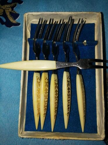 продаю медали: Малютки 6 шт антиквар. Завод металлоприбор г. Харьков. 400 сом (Вилки — 1