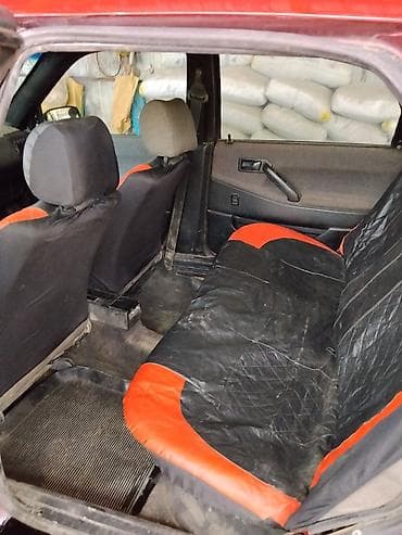 Унаа сатуу: Volkswagen Passat: 1989 г., 2 л, Кол менен иштөөчү, Бензин, Седан — 9