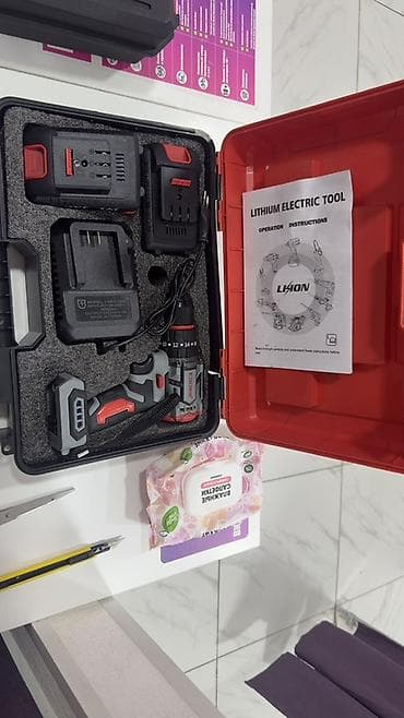 Генераторы: Аккумуляторный шуруповёрт CROWN в кейсе Комплектация: - Шуруповёрт — 2