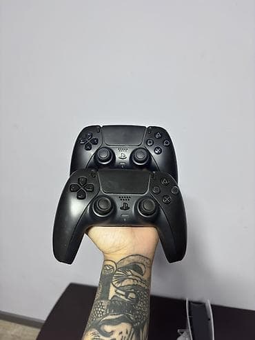 soni ps5: Игровая консоль Sony PlayStation 5 (дисковая версия) с двумя — 2