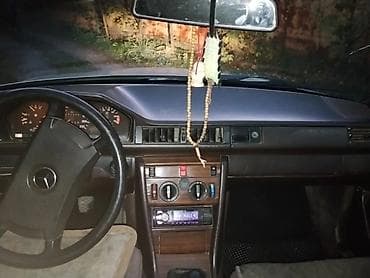 Продажа авто: Mercedes-Benz W124: 1990 г., Механика, Седан — 8