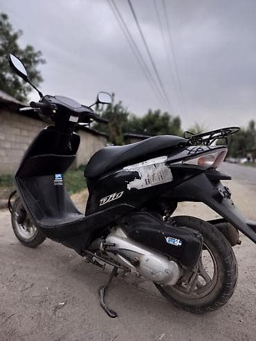 Мототехника: Honda Dio — городской скутер в чёрном цвете. Основные характеристики — 3