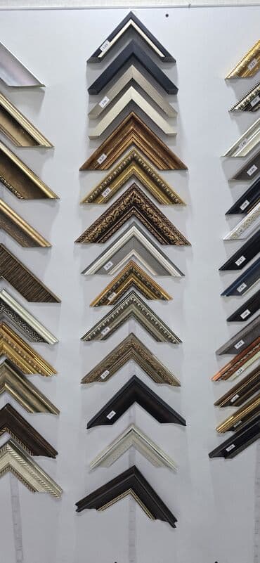 зеркало с камодом: В наличии! Зеркало с тёмно-коричневой рамой, рамка ПВХ. Ширина рамки — 5