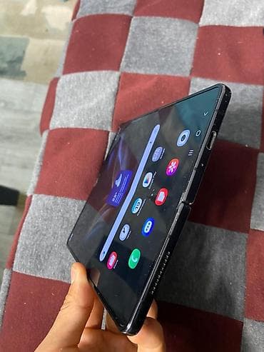 куплю сотовый телефон: Samsung Galaxy Fold 4 — 9