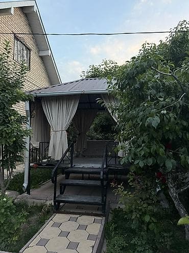 Дома: Продается кирпичный дом с благоустроенным двором. Основные — 8